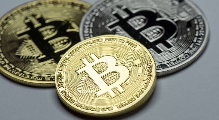 سعر البيتكوين يرتفع إلى 106.2 ألف دولار مع تقدم تنظيم العملات المستقرة