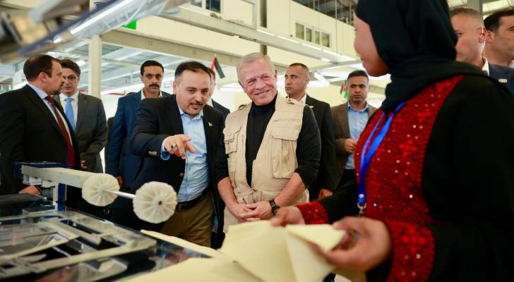 الملك يزور مصانع بمدينة الموقر الصناعية