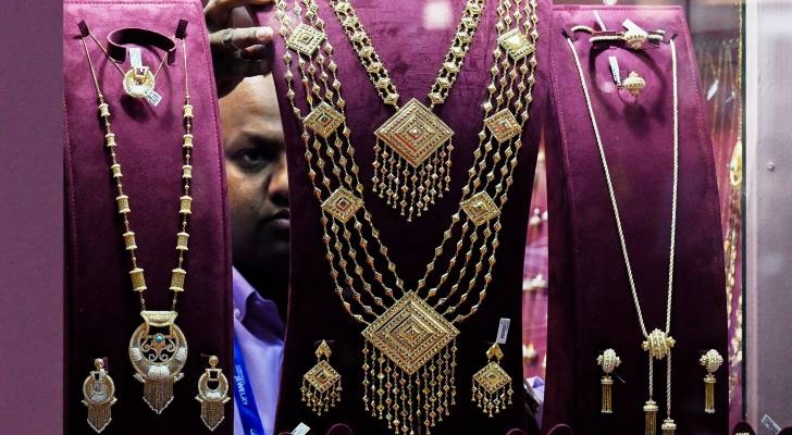 الذهب يتراجع عالميا الثلاثاء مع صعود الدولار وتراجع التوترات التجارية