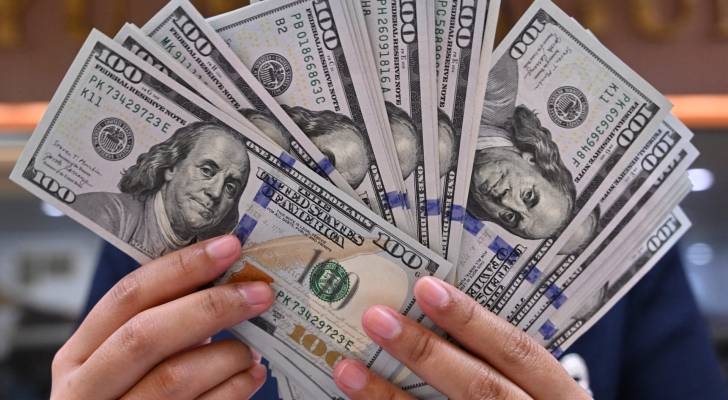 تراجع الدولار مع ترقب بيانات التوظيف الأمريكية ومحادثات الرسوم الجمركية