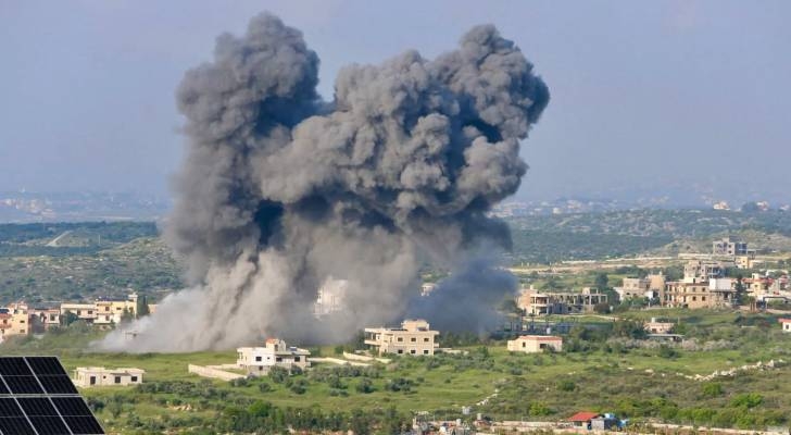 جيش الاحتلال الإسرائيلي يعلن استهداف مواقع لحزب الله في جنوب لبنان