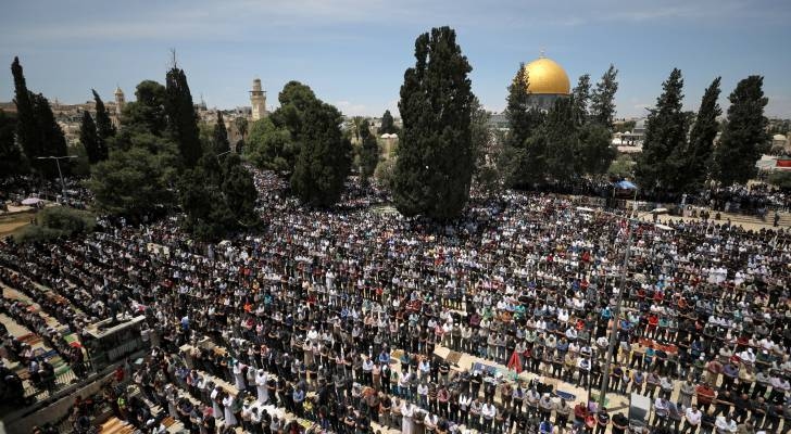 بعد أسبوعين من إغلاقه.. 45 ألف مصلٍّ يؤدون صلاة الجمعة في الأقصى رغم تشديدات الاحتلال