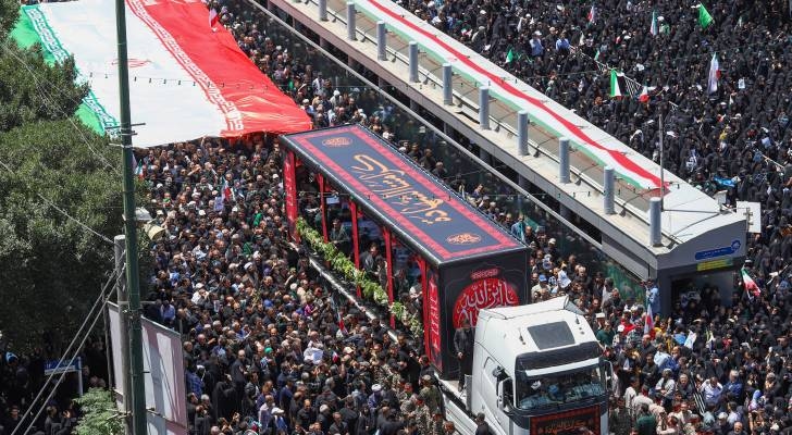 إيران تشيّع قادة عسكريين وعلماء نوويين استُهدفوا في العدوان "الإسرائيلي"