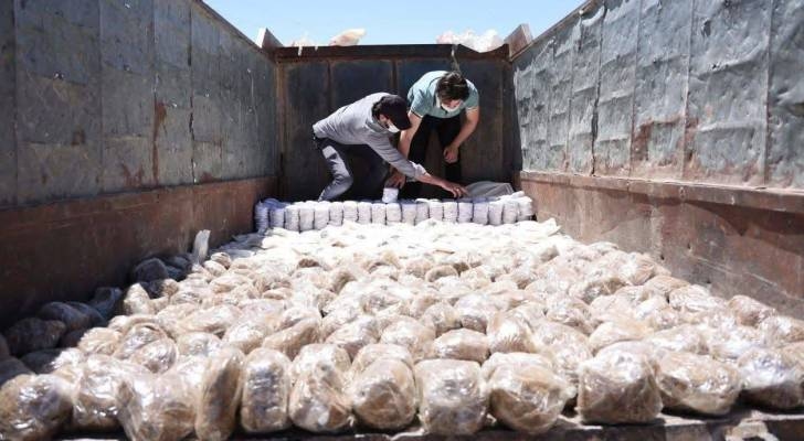 الداخلية السورية: ضبط نصف مليون حبة كبتاغون في سيارة قادمة من لبنان