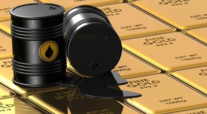 الذهب يرتفع هامشيًا والنفط يتراجع.. وتباين في أداء السلع العالمية