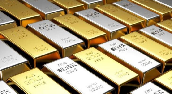 الذهب يتماسك والفضة تلمع في ختام التداولات وسط ترقّب عالمي للأسواق
