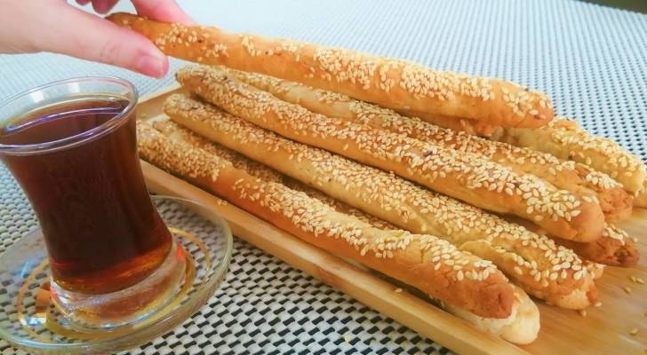 غمس البسكويت في الشاي.. متعة صغيرة بثمن صحي كبير