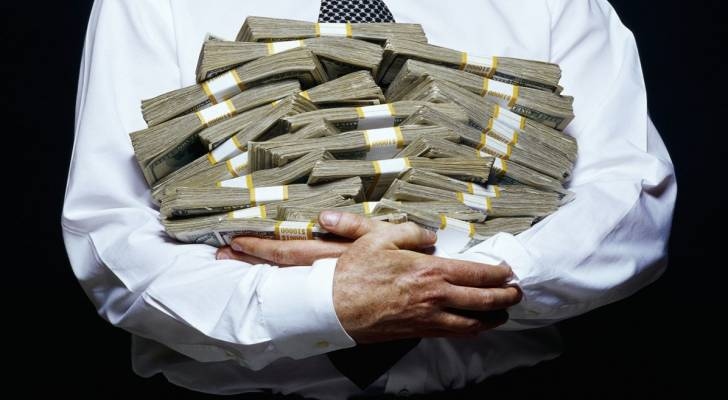 بعيداً عن الحظ والميراث.. ماذا يقول العلم والخبراء عن صناعة الثروة لتصبح مليونيرا؟