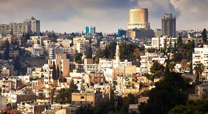 الطقس حتى الأربعاء: أجواء حارة تشتد منتصف الأسبوع وتحذيرات من الضباب والحرارة