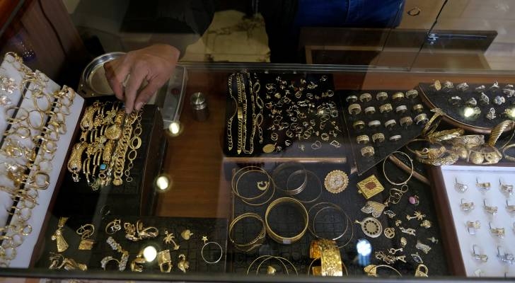 الذهب يستقر الثلاثاء بالقرب من أدنى مستوى له في ثلاثة أسابيع عالميا