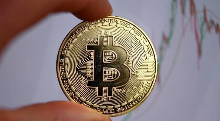 استقرار البيتكوين قرب 119 ألف دولار وسط ترقب قرار الفيدرالي ومحادثات التجارة الأمريكية