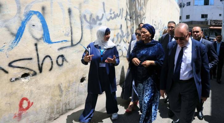 نائبة الأمين العام للأمم المتحدة تزور مخيم الوحدات