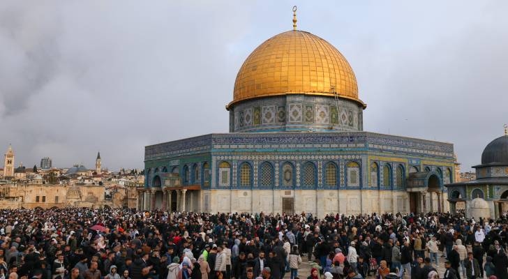 ‎40 ألفًا يؤدون صلاة الجمعة في المسجد الأقصى