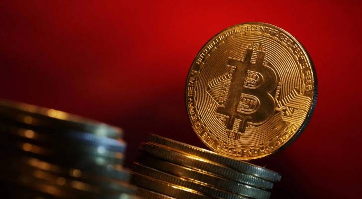 تراجع البتكوين إلى 117 ألف دولار بعد بيانات أمريكية قوية وارتفاع الضغوط على العملات المشفرة