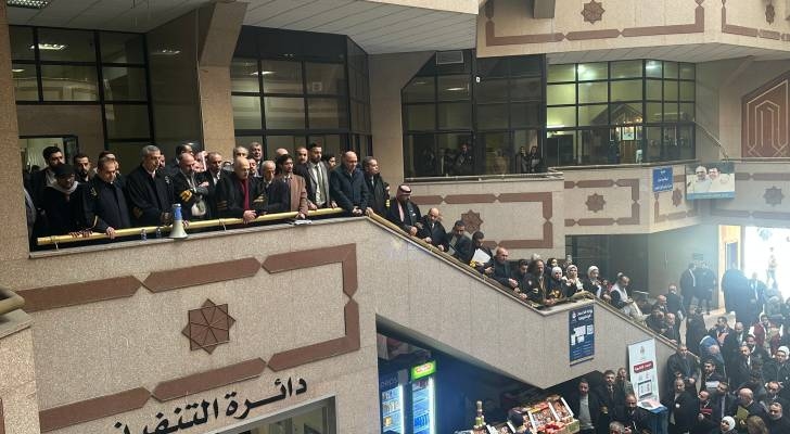 Bar association marches in support of King, symbolically suspends court proceedings
