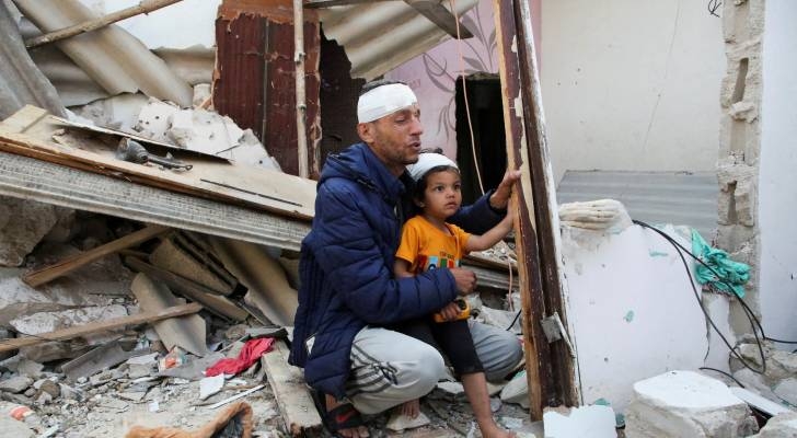 "Israeli" army kills Palestinian, injures another in Rafah despite ceasefire