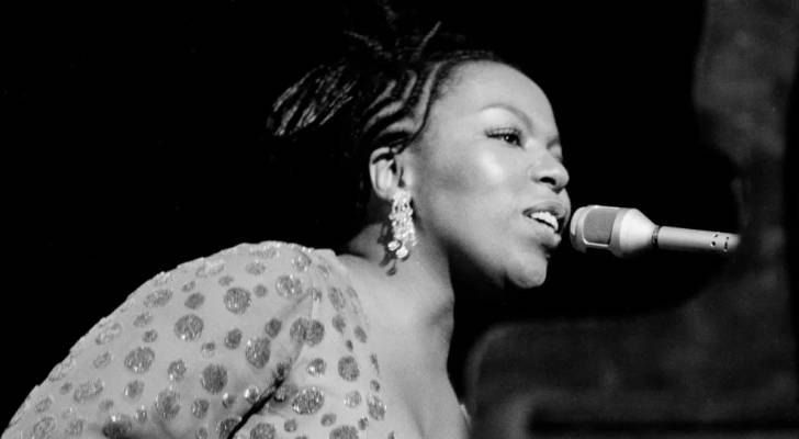 Roberta Flack, soul icon behind "Killing Me Softly," dies at 88