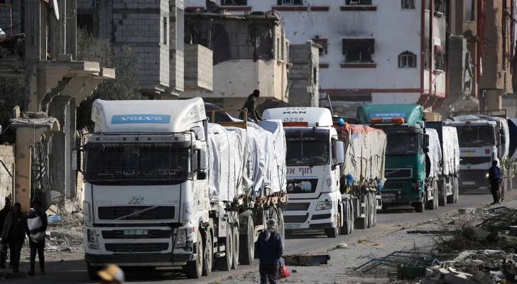 "Israeli" forces close Gaza crossings, halt aid after ceasefire phase one ends