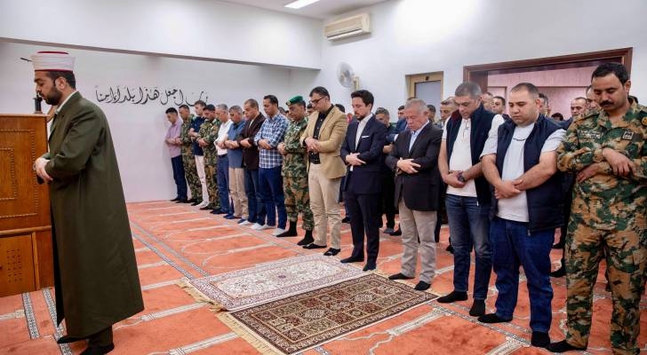 King, Crown Prince perform Eid al-Fitr prayer in Aqaba