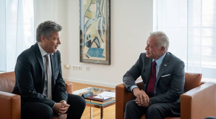 King meets representatives of German companies, economic institutions