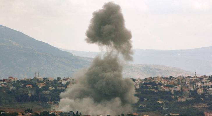 "Israeli" airstrike targets building in southern Lebanon