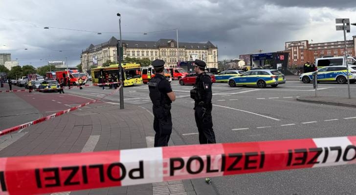 Multiple people seriously injured in knife attack at Hamburg Central Station