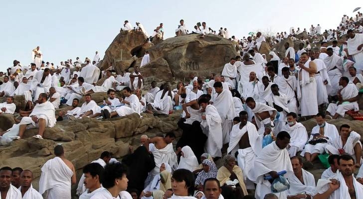 Pilgrims ascend Mount Arafat for Hajj climax