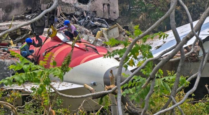 Death toll in India plane crash rises to at least 279