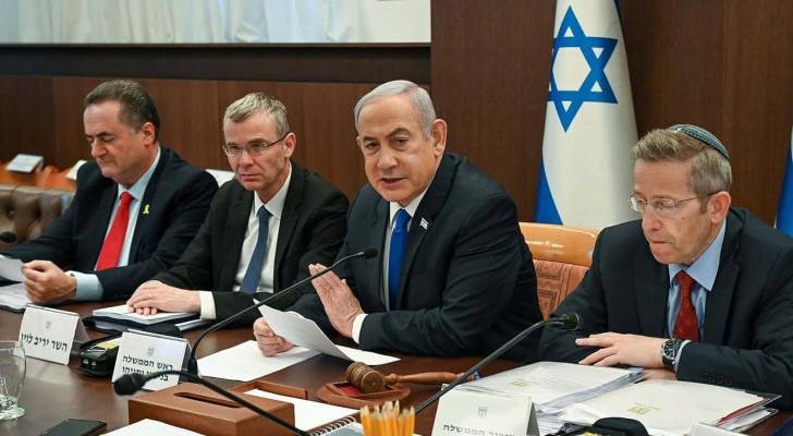 'Israeli' cabinet to discuss partial deal, temporary ceasefire: Hebrew media