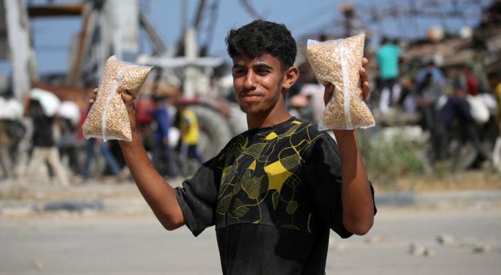 'Israel' approves aid entry plan for Gaza via private groups