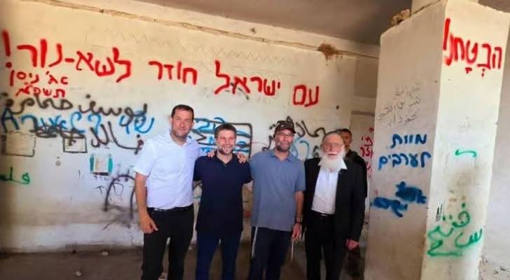 Smotrich poses next to 'death to Arabs' graffiti in West Bank settlement