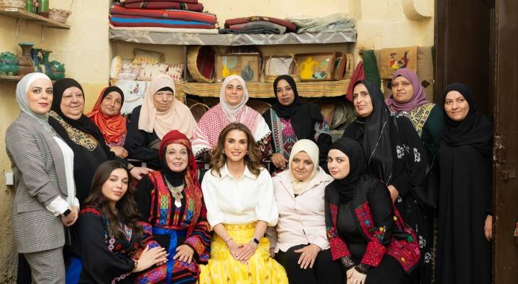 Queen Rania visits Al Salt, tours Al Ain Plaza