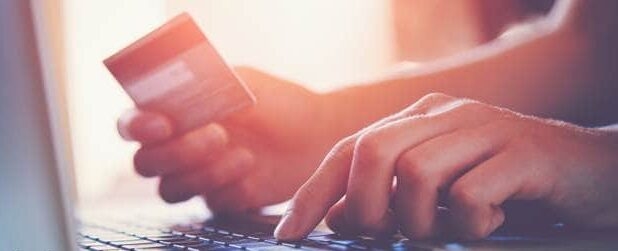 نقابات الصيادلة تحذر من تنامي ظاهرة بيع الأدوية عبر الإنترنت