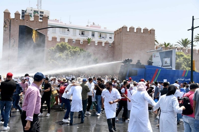 هجرة الأطر الطبية.. نزيف صامت يهدد القطاع الصحي بالمغرب