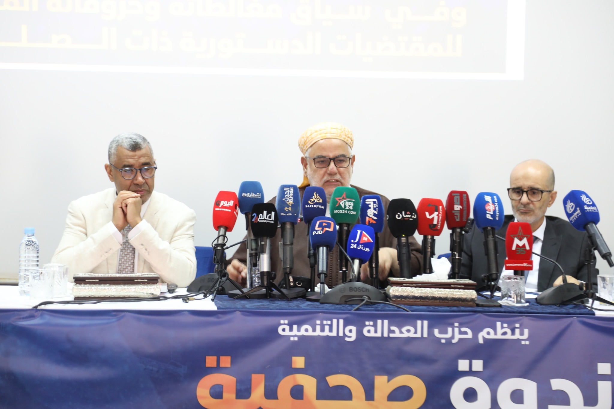 ابن كيران يلوح باللجوء إلى التحكيم الملكي بسبب تجاوزات دستورية