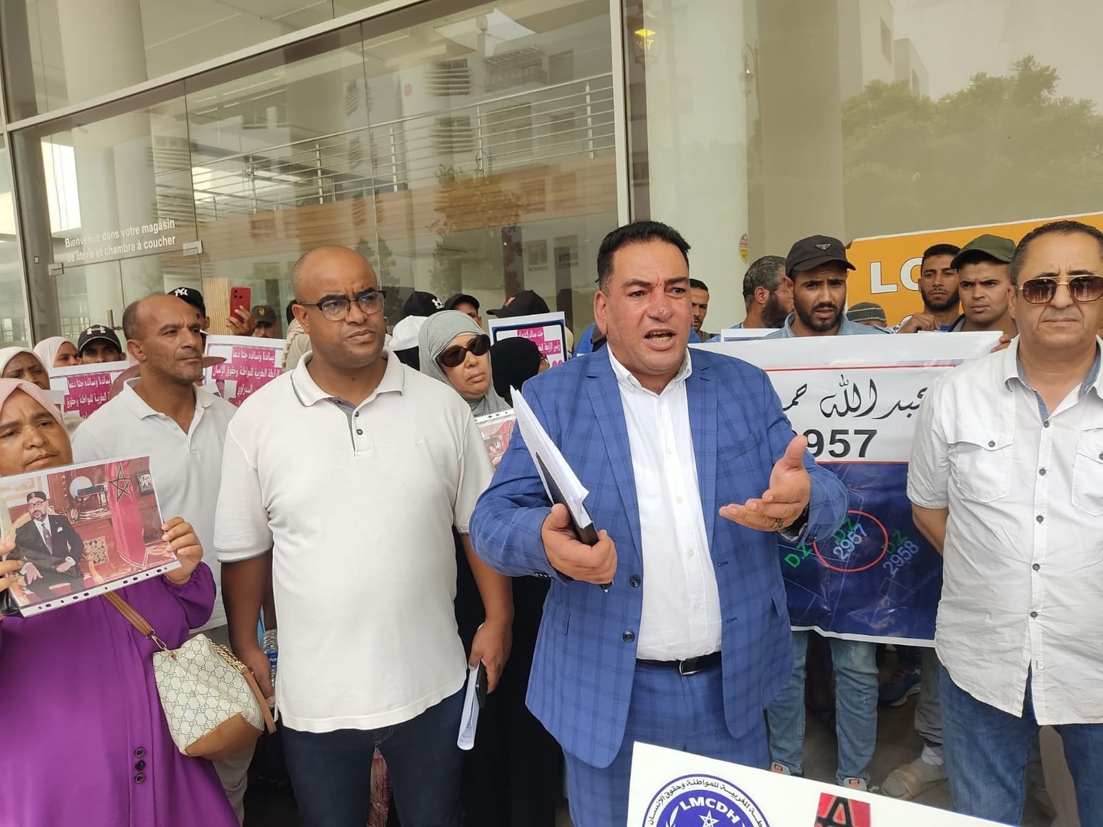 السدراوي يعتصم أمام النيابة العامة.. دعوات لتطبيق القانون ورفض لـ'الحصانة المشبوهة'