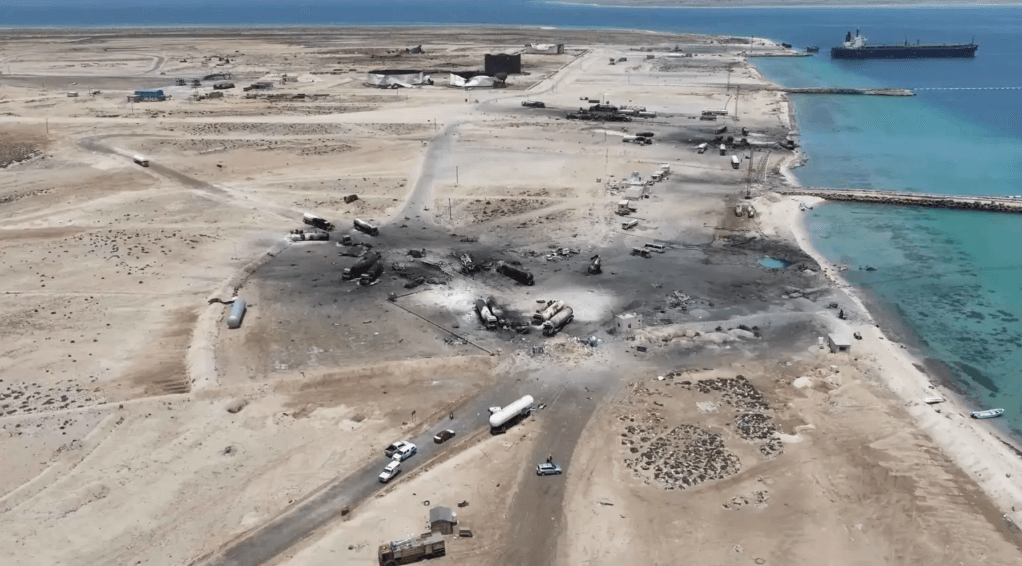 تحقيق مدعم بصور الأقمار الصناعية يؤكد سعي الحوثيين لتدمير ميناء رأس عيسى