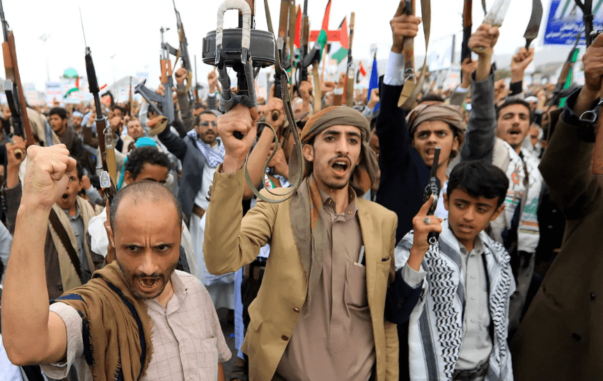 وزير الدفاع الإسرائيلي يتوعد الحوثيين بمصير إيران وسفير &quot;واشنطن&quot; يقول إنه حان الوقت لقاذفات B2 بأن تزور اليمن