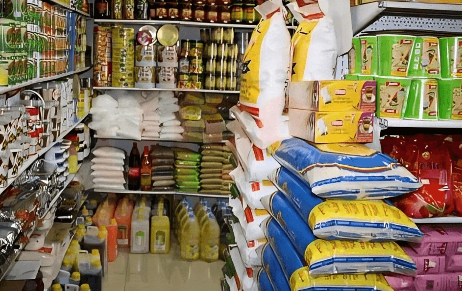 تحركات حكومية لضبط الأسعار توافقًا مع سعر العملة.. إنذار بسحب السجلات التجارية وإعلان قائمة سوداء بالمتلاعبين