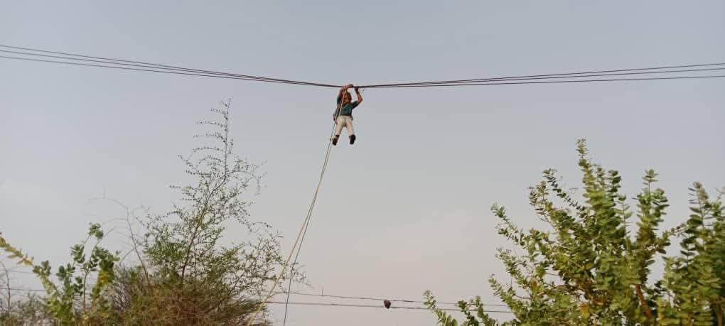 اتهام للحوثيين باستهداف فريق فني كان يعمل لإصلاح خطوط الكهرباء جنوبي مأرب