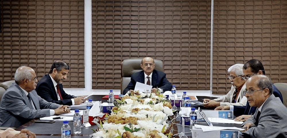 البنك المركزي في عدن يطالب بتنفيذ حزمة إصلاحات هيكلية للحفاظ على تحسن العملة والتعافي الإقتصادي