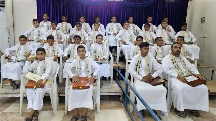 احتفال بمأرب لتكريم 48 حافظًا وحافظة لكتاب الله من دفعة 'شهيد القرآن صالح حنتوس' (فيديو)