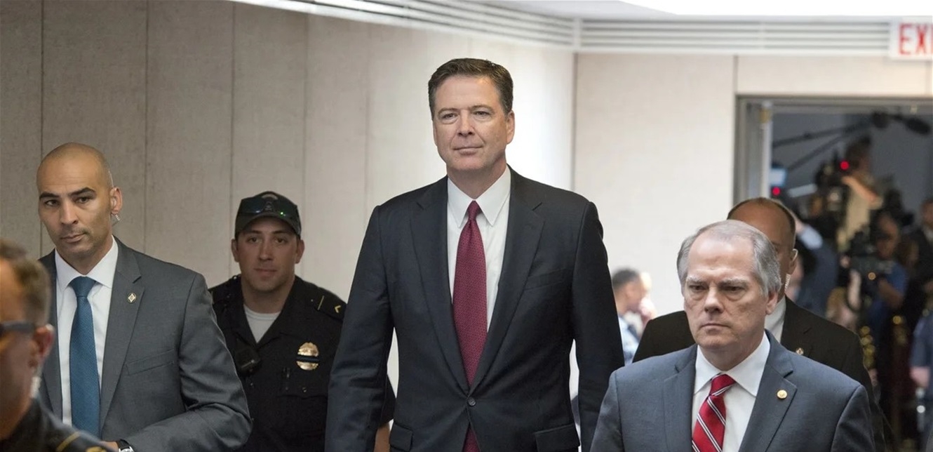 مدير الـ FBI السابق متهم بالدعوة لقتل ترامب… ماذا تعني 8647؟