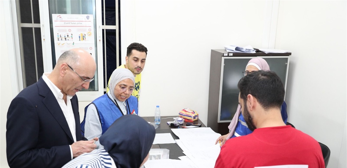 وزير الداخلية يتفقد عمليات الفرز في بيروت