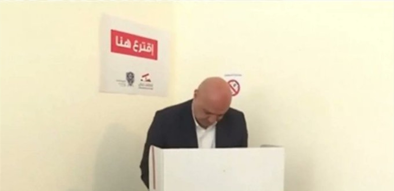 للمرة الاولى.. رئيس الجمهورية يدلي بصوته في العيشية (فيديو)