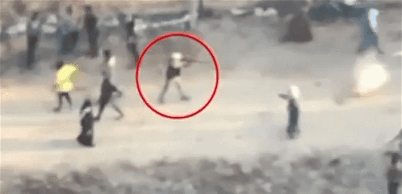 مشاهد درون ترصد لحظة مهاجمة سكان غزة أثناء استلام المساعدات