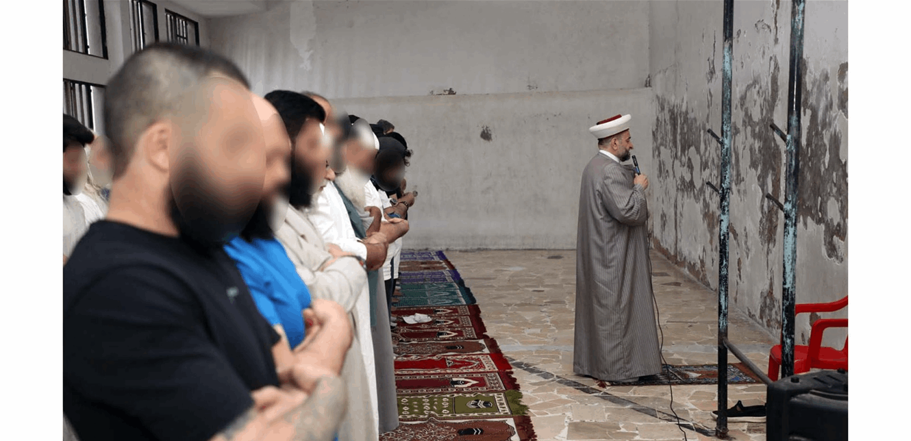بالصور.. صلاة عيد الأضحى المبارك في سجن رومية