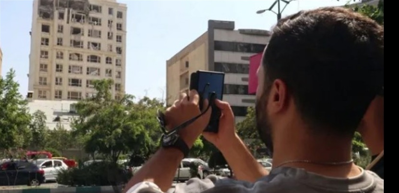 لاجئون في قبضة التجسّس