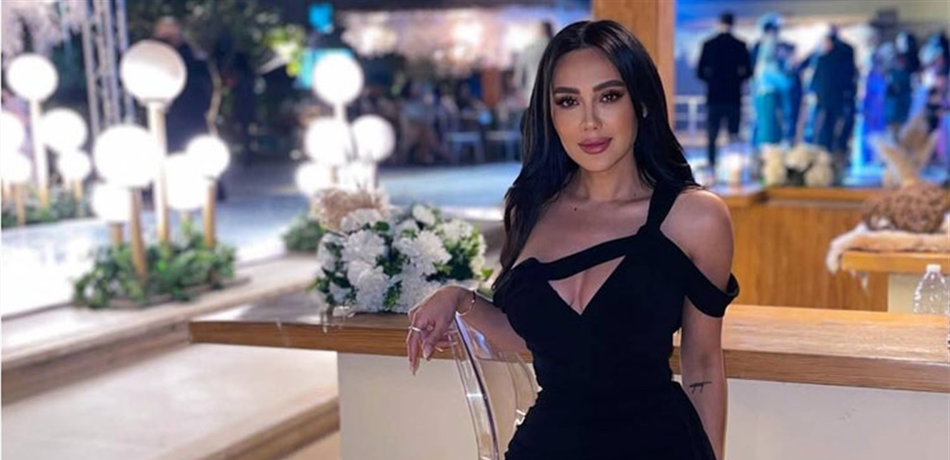 ظهرت برفقة حيوان غريب… فنانة شهيرة تستمتع بعطلتها الصيفية في جزر البهاما (صور)