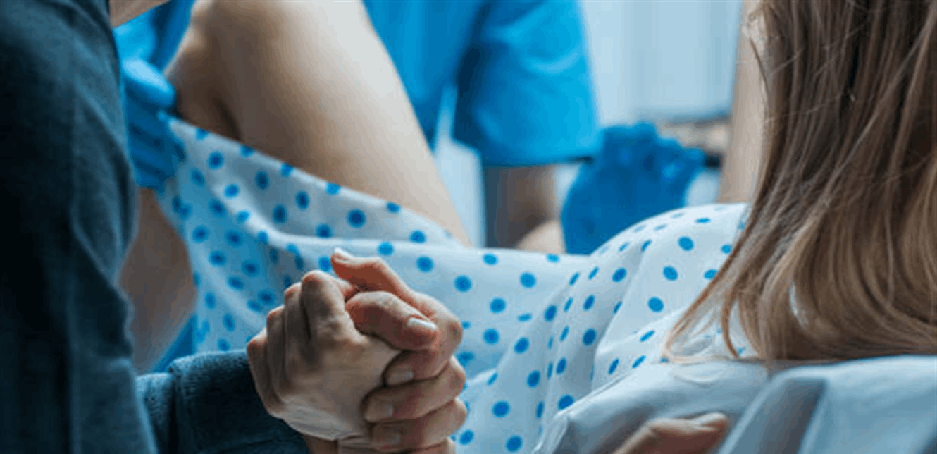 كادت أن تفقد حياتها.. هذا ما حصل مع يوتيوبر أثناء الولادة